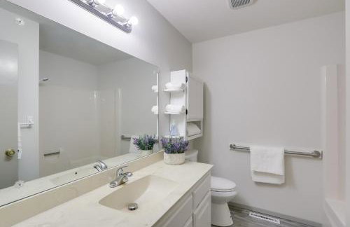 Group Getaway with Private Yard in Wichita! - Foto 23