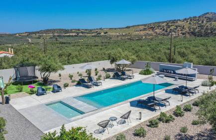 Nostra Terra Villa, 2-acre Secluded Nature Escape with Heated Pool, By ThinkVilla - Photo 2