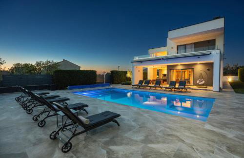 Villa Ula in Pula with heated pool, sauna & private tennis court - Photo 44