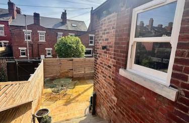 Spacious home in Leeds ideal for gatherings with free parking - Foto 26