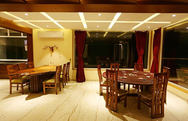 Royal Oakwood Villa by Shiloh Stay - Photo 29