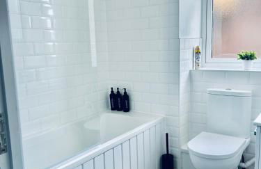 Strood Modern Flat with full kitchen and bathroom - Flat 1 Ground Floor - Photo 12