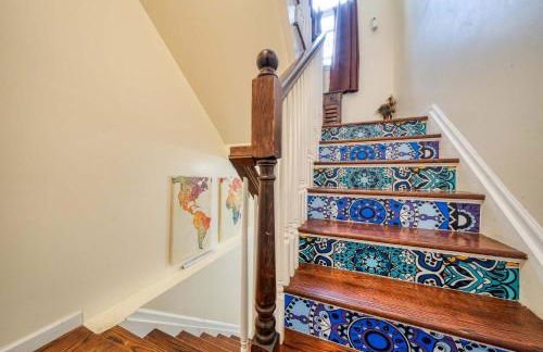 Newark Gem Pearl 3BR, 2BA - Sleeps 10 - Walk to Prudential Center and Newark Penn Station, Near EWR and American Dream Mall, includes WiFi - Laundry - Backyard - Gym - Foto 24