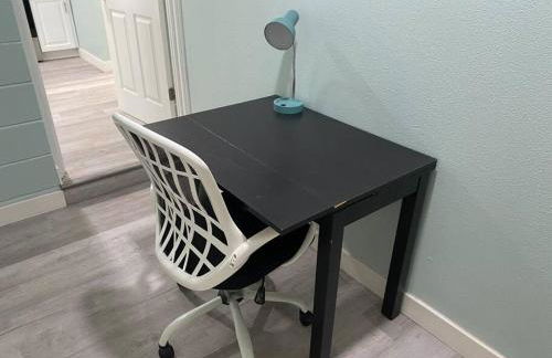 Serene renovated oasis near downtown area - Photo 11