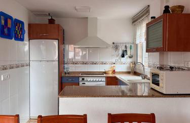 Ideal para familias con jardín privado, piscina y playa a 2 min - Photo 8