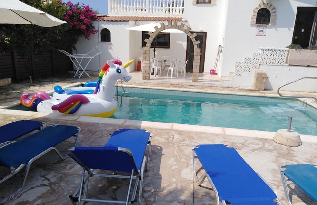 Lovely six Bedroom Villa in Coral Bay - Photo 12