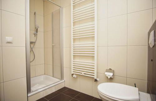 Schicke FeWo mit Terrasse, gratis Nutzung vom AHOI Erlebnisbad und Sauna in Sellin - Haus De niege Wech FeWo 02 - Foto 17