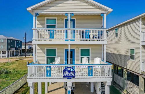 Walk to Shore and Eats Surfside Beach Gem with Deck - Photo 3