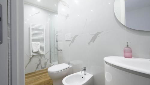 Casa Vacanze Maddalena - Palazzetto sul lago - Diamante Rosa - Foto 4, towels, Shower