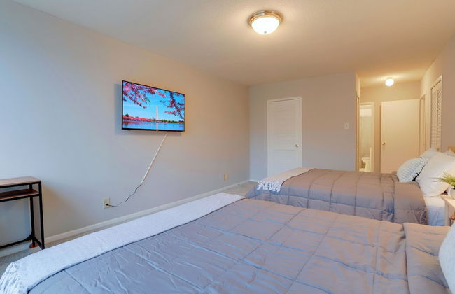 Bright Comfort in DC Apts - Foto 9