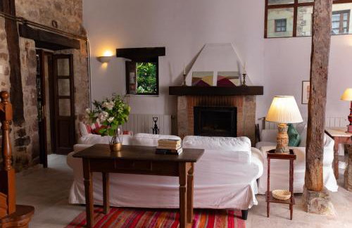 Chapel House of Palacio de Hualle near Comillas - Photo 22