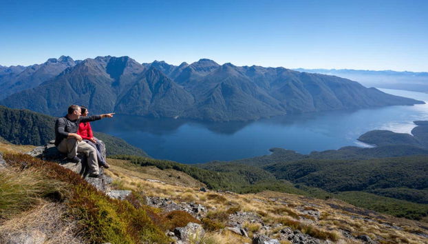 Admirando o braço sul do Lago Te Anau