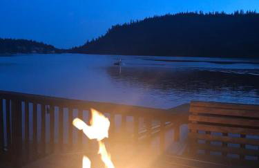 Twin Lakes Waterfront Retreat with Private Dock Fire Pit And Family Friendly Space - Foto 4