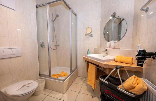 Gemütliche Ferienwohnung Bergwiese, 2-Raum, separates Schlafzimmer, schönen Balkon oder Terrasse, Komfort Ausstattung, ruhige Südlage, kostenfrei WLAN und schöne helle Sauna, Brötchenservice, Parkplatz, Hunde auf Anfrage, E-Tankstelle, Sonnenlage - Photo 44