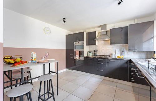 Stylish 5Bedroom Getaway in Quiet Mildenhall Area - Photo 69