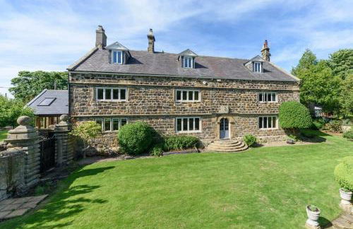 10 Bed Stunning House in village, with Hot Tub - Photo 50