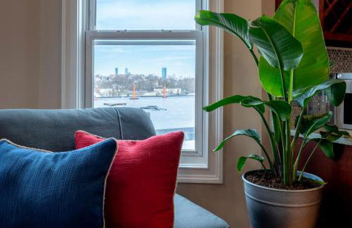 90 - 4BR Dorchester - Sleek Apt near Marina Bay - Photo 3