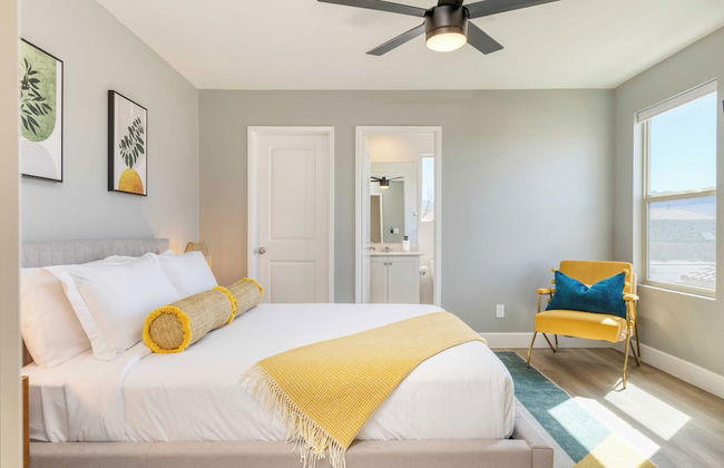 Desert Eden by Avantstay 6BR w/ Ensuite Backyard Oasis w/ Pool & Hot Tub! - Foto 4