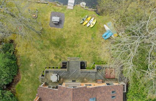 Lakefront Family Home, Kayaks, Hot Tub, Fireplace - Foto 38