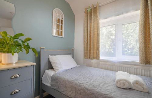 Entire 4-Bed House & Parking, Steps from ICC & Utilita Arena Birmingham & Broad Street - Photo 18