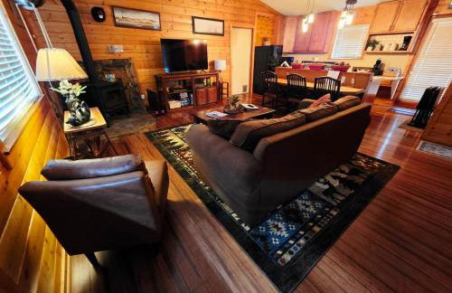 Bear Escapes II Affordable Luxury Cabin - Foto 2