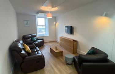 Substantial 5 Bed Townhouse - Foto 9