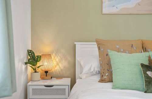 Stylish Home with Private Parking & Garden - Foto 6