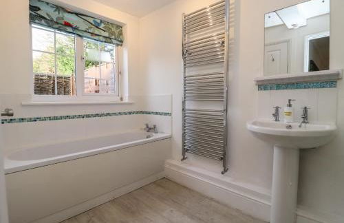 The Little White Cottage - Foto 17