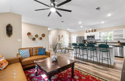 Modern Cabin Nestled in a Pine Forest Near Austin - Foto 35