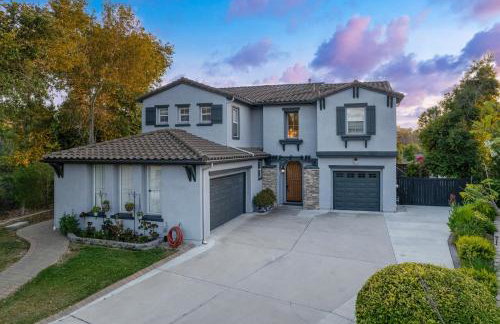 Entire Private Home with 5 Bedrooms 4 Bathrooms 3000 Sq ft Villa, Pool, Hot Tub, Nature, Garage, Winery, Available Now - Foto 7