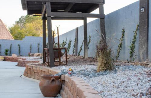 Heated Salt Pool, BBQ, Movie Projector, Stereo, Billiards Table, Arcade Game, Darts - Stone Sanctuary NW at Childrens Memorial Park, Pool Heat Optional - Foto 46