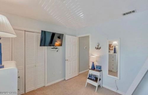 Desirable Pet Friendly Resort, 3 minute walk to the Beach, Beachside Pool & Restaurant Message for Snow Bird Rates - Photo 16