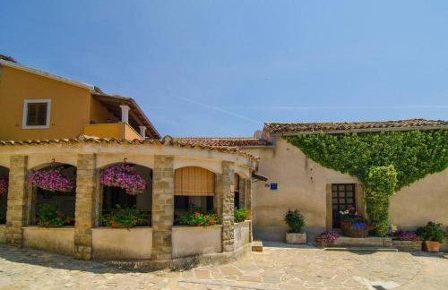 Holiday house with a swimming pool Draguc, Central Istria - Sredisnja Istra - 25162 - Foto 10