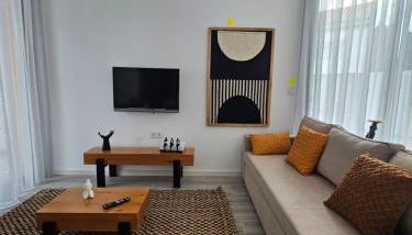 NEXT HOUSE - Photo 2