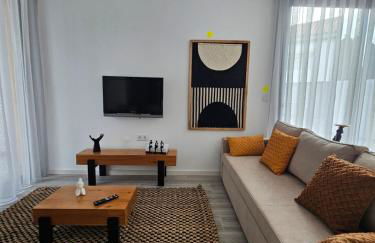 NEXT HOUSE - Photo 2