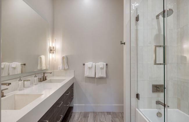 Reflection by Avantstay Sleeps 18 Lake Views Hot Tub Game Room - Foto 38