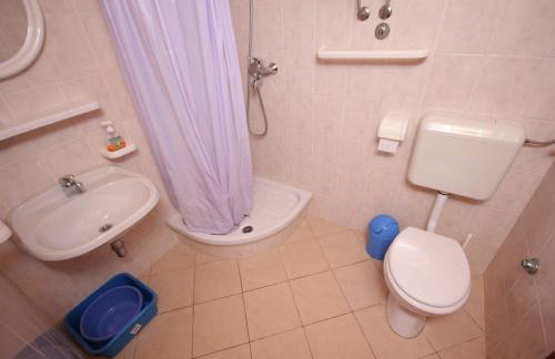 Apartments by the sea Sutomiscica, Ugljan - 912 - Photo 13