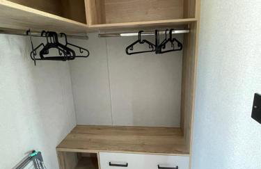 Chichester Lakeside Holiday Park Lakefront Lodge - Foto 26