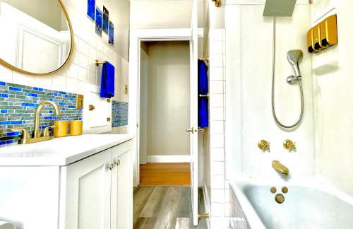 The Sapphire Haven - Your Old Brooklyn Oasis Awaits Families, Couples, Business Travelers Near Downtown With Parking, 300 MB WiFi & Self Check-In - Foto 59