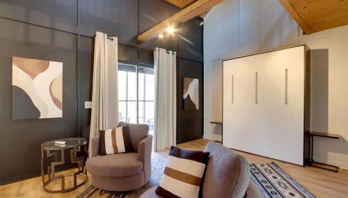 Peaceful Woodland Cabin with Screened Porch & Arcade Near Siloam Springs City Lake, Gentry, AR - Foto 5