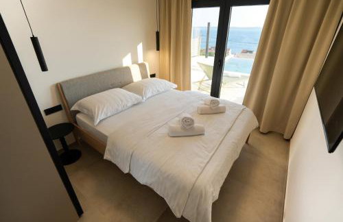 Newly built Villa MarVista with 4 bedrooms,infinity pool & stunning sea and mountain views - Photo 35