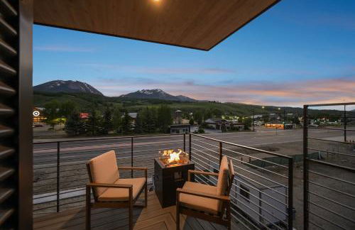 4-Season Modern Mountain Penthouse with Private Hot Tub & Scenic Views - Foto 9