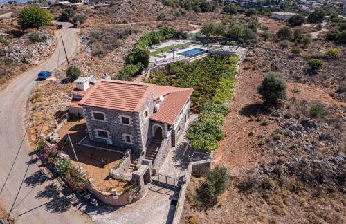 Villa Recluso-3 bd luxury country villa, huge heated pool with hydromassage, individual bbq & large yard, mountain view - Photo 34