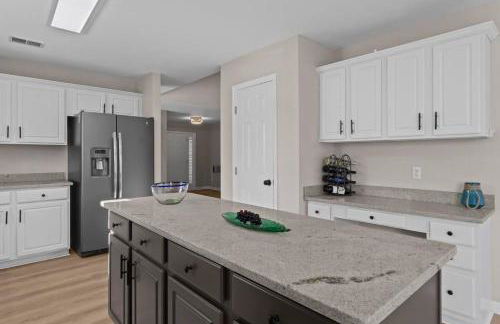 Comfortable 4BR Stay | Room for Everyone - Foto 9