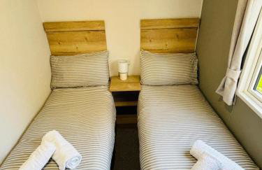 Shamrocks Cove Caravan - Award-Winning Coastal Retreat - Photo 29