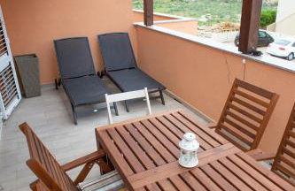 Apartman Matej with pool Povljana - Foto 16