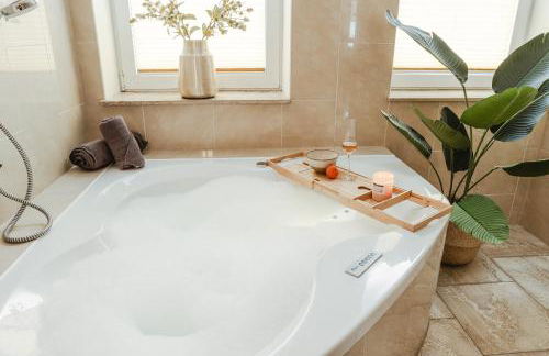 Luxus City Apartment - für Gruppen & Familien mit Whirlpool, Terrasse & Grill - Top Lage - Foto 4