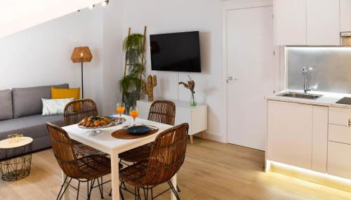 Holidays2Malaga Trinidad renovated 1 bedroom penthouse close to city center - Foto 5, Lobby or reception