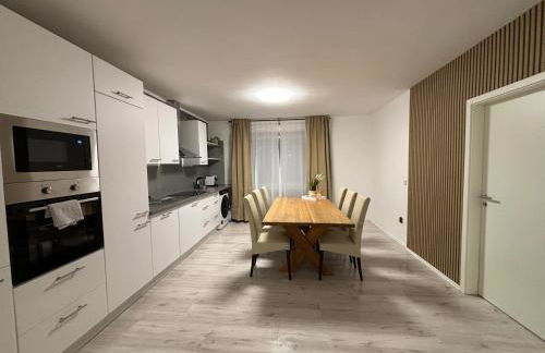 140qm - 4 Zimmer- Parkplatz - Autobahn - blauer See - MalliBase Apartments - Foto 7