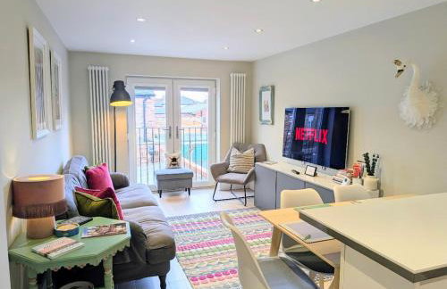 Compton Apartment with free parking - Photo 1